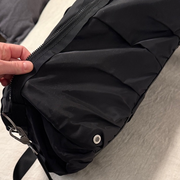 Lululemon Gym to Win bag - Picture 8 of 14